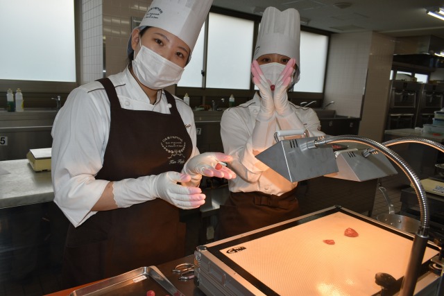 有平糖～食べる飴～＆２回目の飴細工 - 日本菓子専門学校