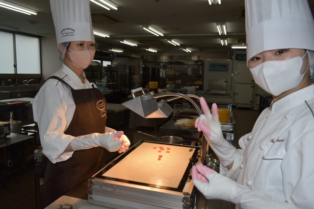 有平糖～食べる飴～＆２回目の飴細工 - 日本菓子専門学校